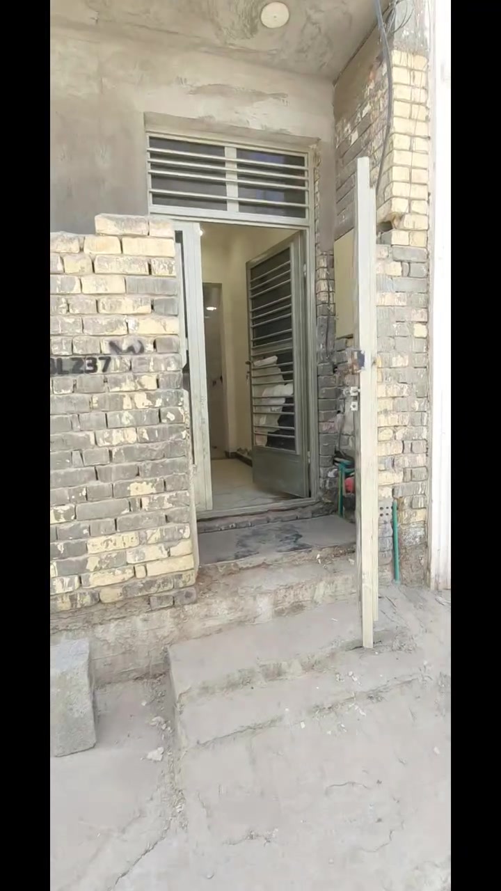السلام عليكم
دار للايجار  غرفتين نوم بطابق ثاني وجوه صاله ومطبخ وصحيات ايجاره ٤٥٠قفل 
الموقع الدوره شارع المصافي زراعي الكوخ 
للاستفسار مكتب الكرم ***********

