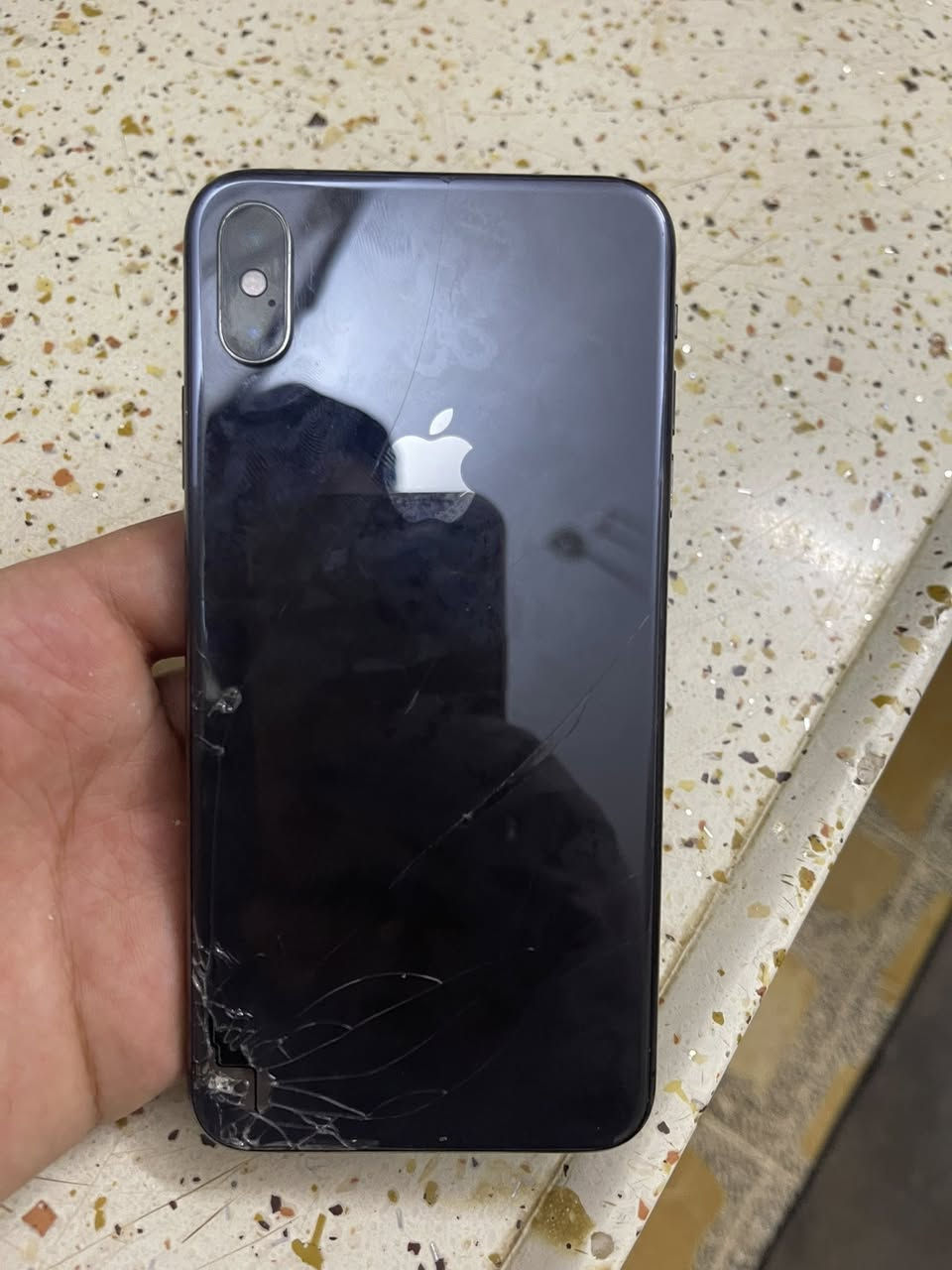 السلام عليكم
ايفون اكس ماكس للبيع 

ذاكره 256 

بطارية 81

كلشي شغال 

اللون اسود 

كلشي ما مبدل بي جهاز نظيف 

بس الظهر مالته مكسور مثل ما مبين بالصوره 

السعر 200


**إذا كنت صاحب هذا الإعلان وتريد حذفه لأي سبب، رجاءا أرسل رسالة إلى الدعم الفني**