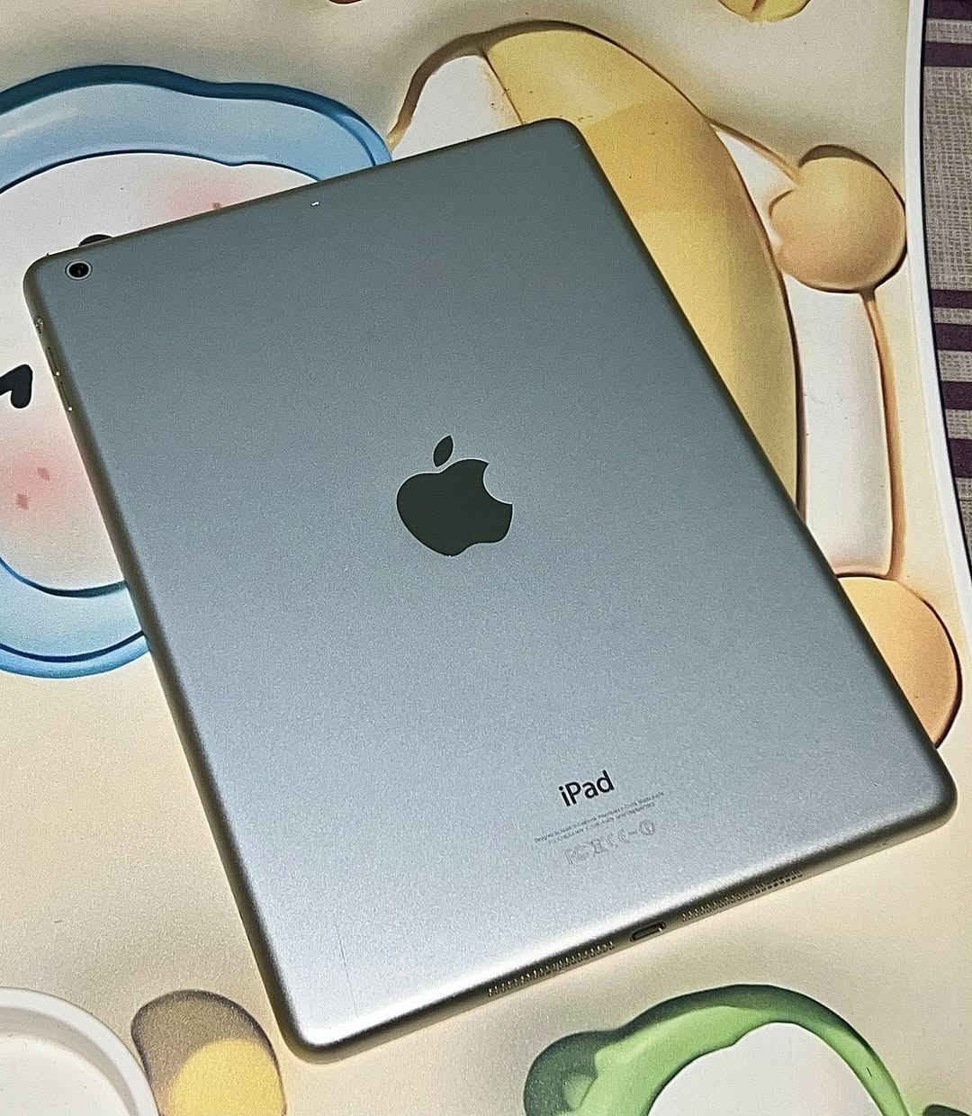 ايباد ابل
جديد ومكفول 
شاشه تخبل 
مع شاحن جديد 
السعر ١١٥ 
***********
