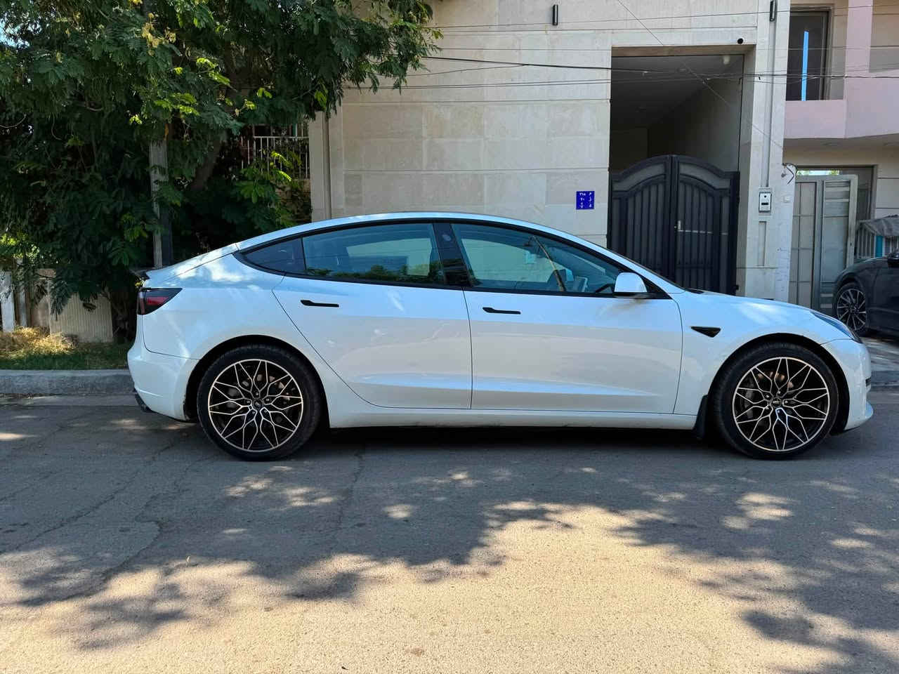 Tesla model 3 2023
51,000mile
Single motor RWD
حادثها جاملغ خلفي وصندوك قطعتين صبغ فقط
السعر 16,500$ وبيها مجال 
***********
بيع او مراوس ب موديل 3 2025 لونك رنج تك ماطور وانطي فرق
