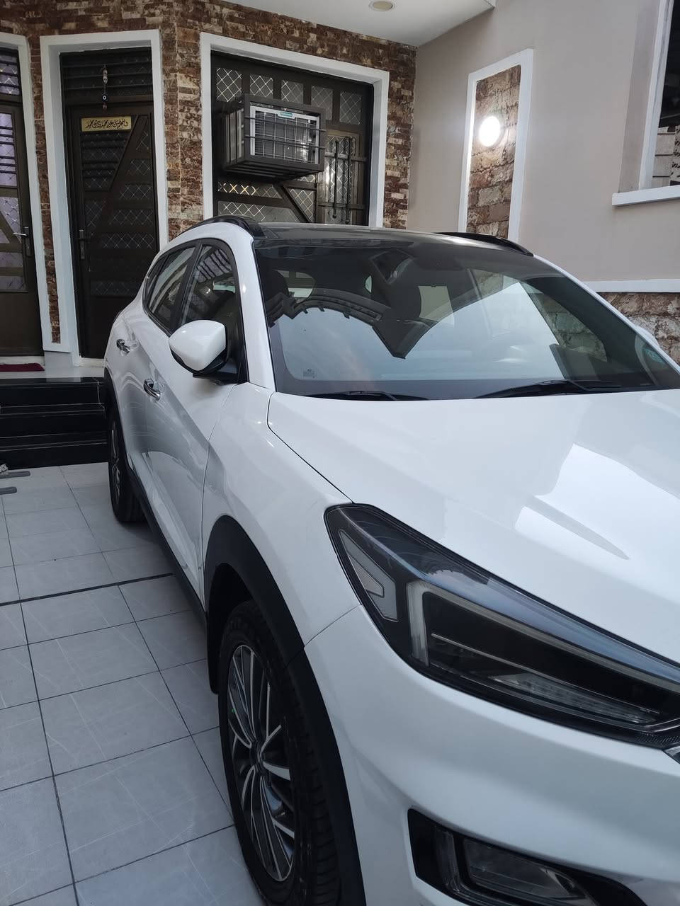 السلام عليكم
توكسان2019 خليجي فول واحد عل واحد مال كاصد 
ماشيه 66 ألف 
مكينة 2000 دوش 
بصمه تشغيل 
بصمه ابواب 
داخل بيجي
شاشه كامره 
تحكم ستيرن 
حساس خلفي أمامي 
مقاعد كهرباء 2
شاحن وإير لس 
تبريد أمامي خلفي 
كامره خلفيه 
مري شفط 
اشاير بلمري 
ترحيب على بعد 
لد خلفي 
ويل كب 
بنوراما
خمس عدسات 
السياره بيه دعاميه امامي صبغ وبيه جاملغ امامي بارد 4اصابع فقط والباقي مكفوله 
السعر 193ورقه وبيه مجال 
تليفون ***********
