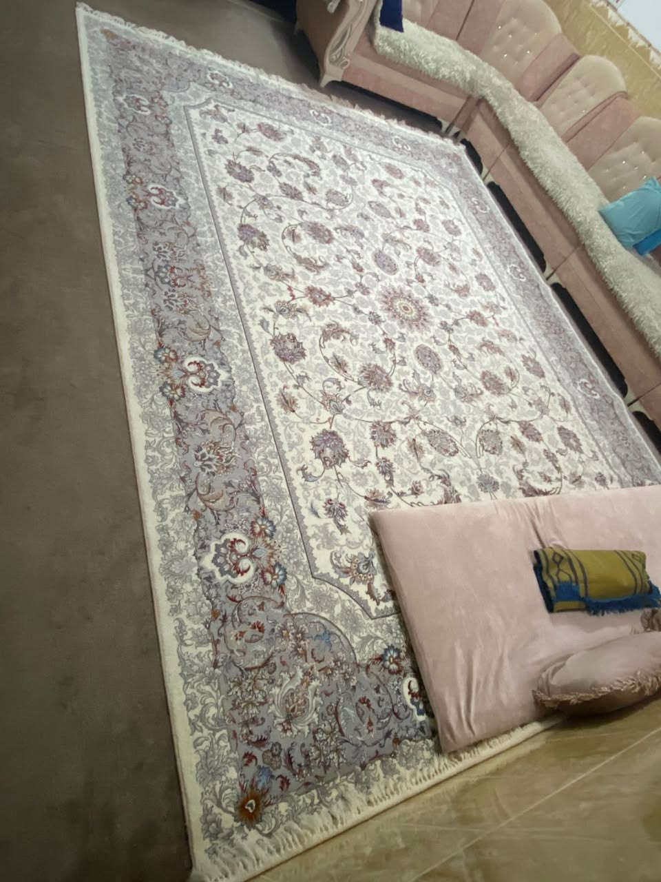 حەرف L ١٠ نەفەری نوێ و خاوێن نە شکاو و نەدراوە تەنها دوو سێ شوێن ئیسفنجی داکەتووە،کاشانی ئێرانی ٧٠٠شانە ٣بە٤ ،شوێن هەولێر ،بۆ نرخ نامە بنێرە


**إذا كنت صاحب هذا الإعلان وتريد حذفه لأي سبب، رجاءا أرسل رسالة إلى الدعم الفني**