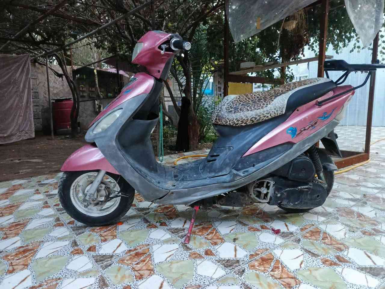 ماكس منغولي للبيع كرهبائياتهه طافيه بس ال لايت ول بك لايت يشتغل باتري جديد دبلات ال اماميه تعبانه اب ٣٠٠       ***********
