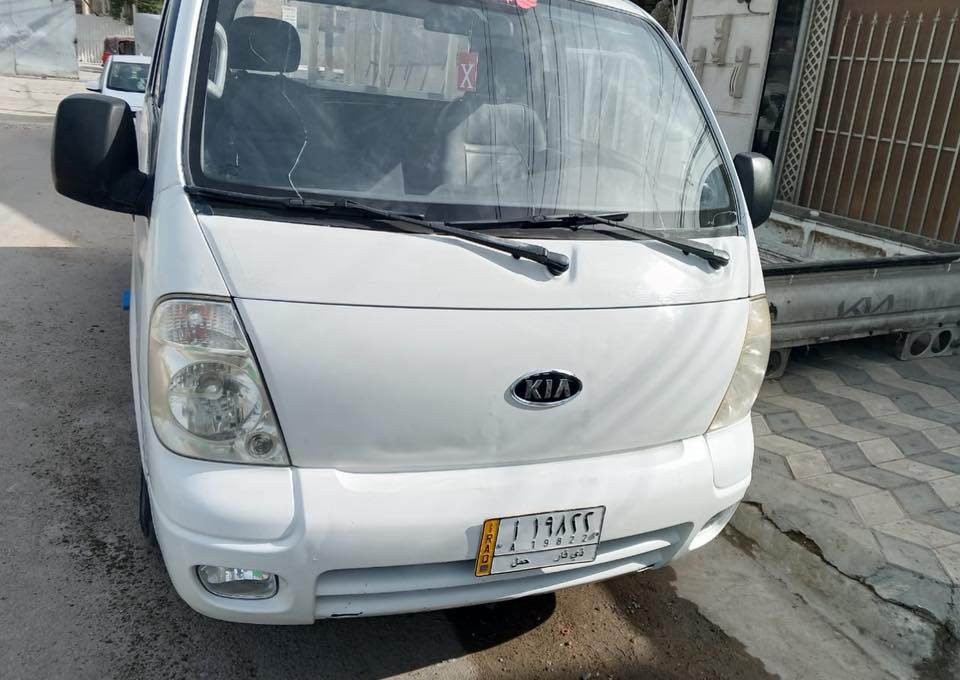 السلام عليكم
كيا موديل 2010 
محرك جديد مفتوح 2700
وكير جديد 
كهربائيات كلها تشتغل 
تخم تايرات بيها جديده حتى السبيرات جديده 
السياره بلاديه بدون حادث بيها مكانات صبغ بسيطه فقط 
رقم ذي قار مشروع وطني السنويه جديده 29 تحويل مباشر 
الشاصي ورقم الشاصي مكفول
كلشي بيها شغال بستثناء التبريد 
السعر 85 وبيها مجال بسيط 
المكان بغداد الاتصال على الرقم ***********
