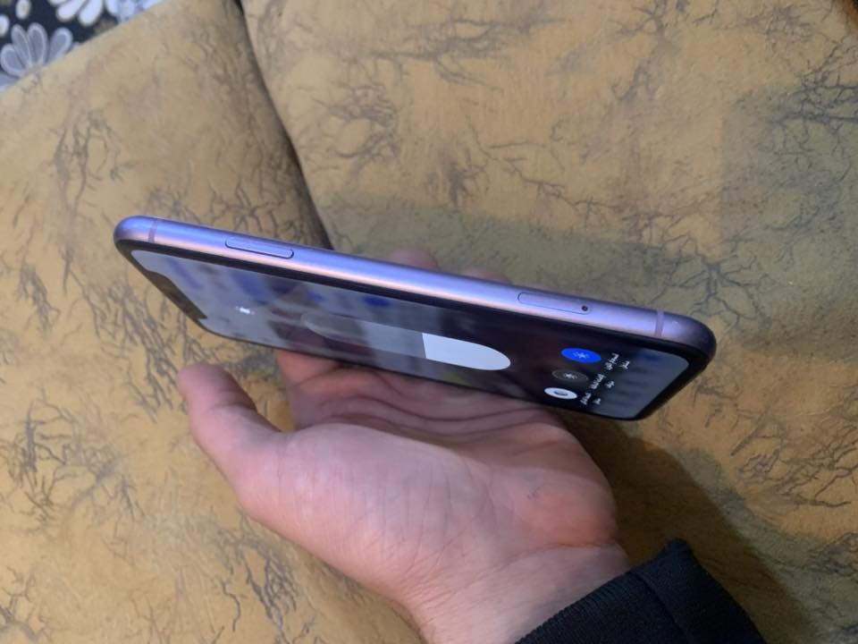 السلام عليكم 
ايفون 11عادي 
شاشة اصلية 
بطارية 100 مبدل 
السعر 160وبي مجال 
الرقم
 ***********
