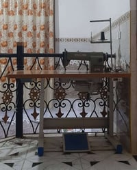 مكينة خياطة • مستعملة • استعمال قليل