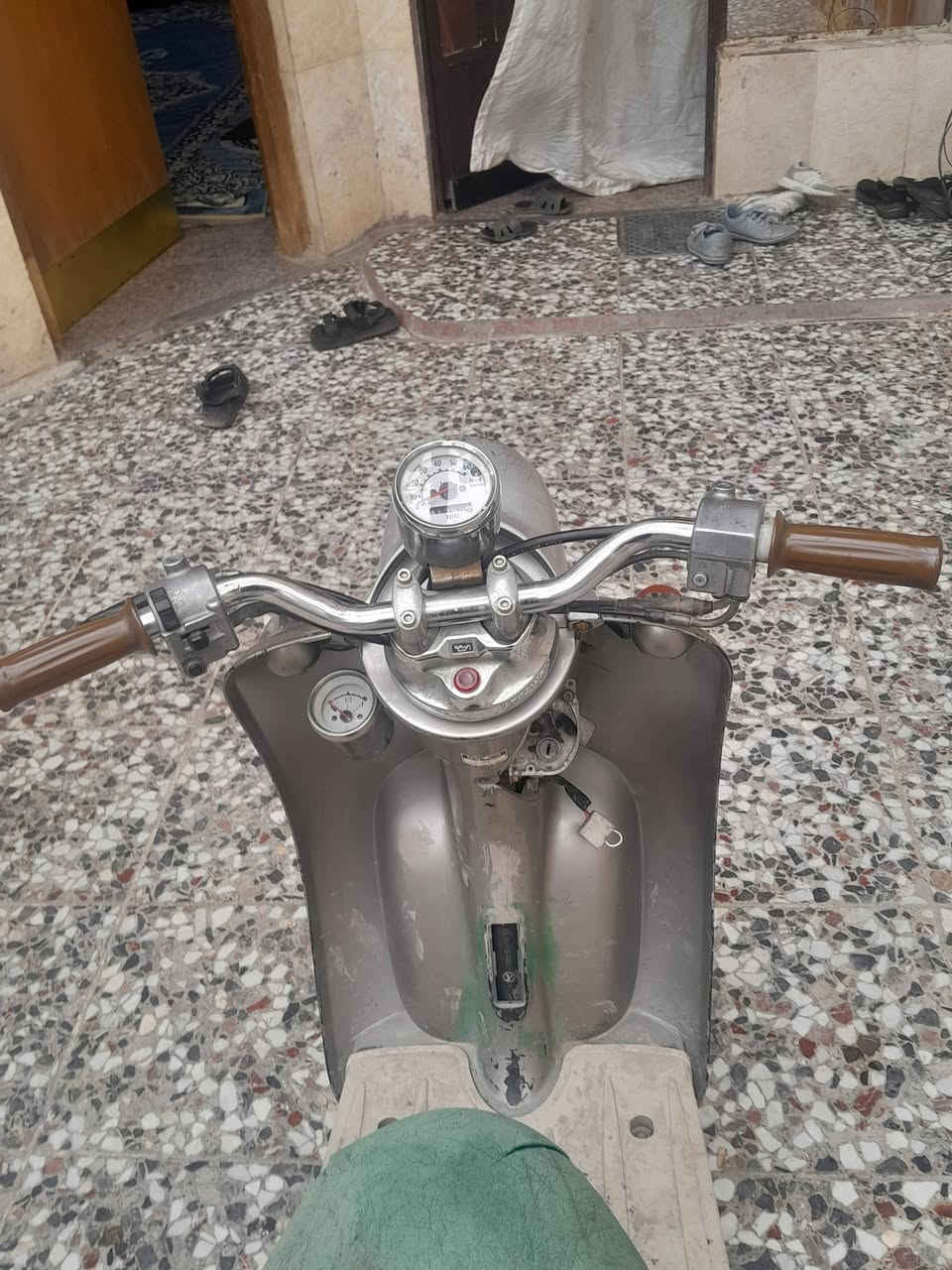 دراجة عبد الحليم فحل 
السعر ٢٠٠ ألف 
***********
مكان بغداد
