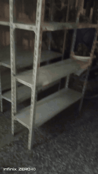 رفوف هذني ٦ رفوف واكو رفوف جام سعرهن ٣٠ الرفوف الواحد والرفوف الجام ١٥...