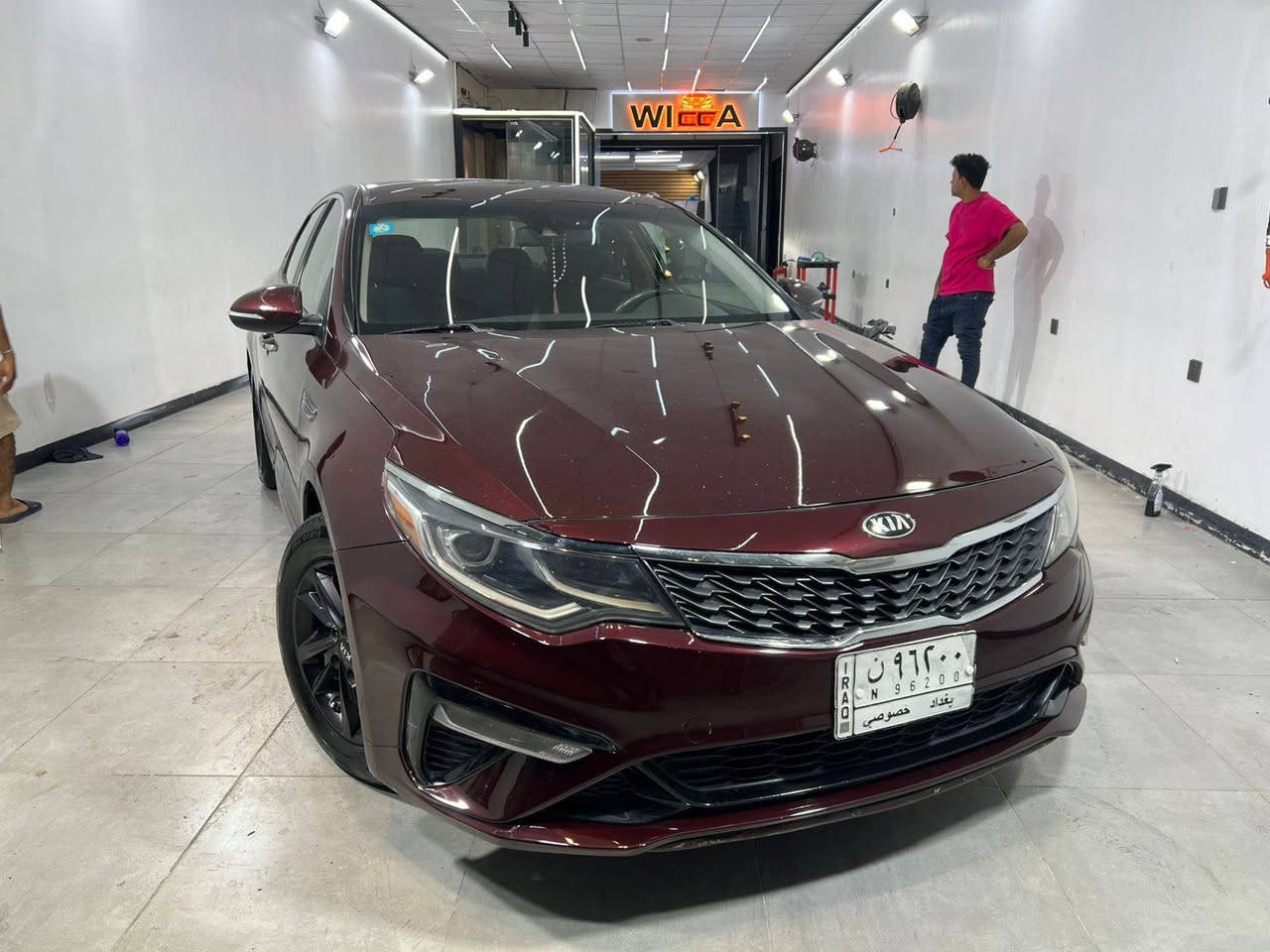 KIA OPTIMA FE 2019 
أوبتيما FE 2019 
وارد أمريكي حادث قطعتين 
بدون إيرباك بدون دواخل ✅️
⚙️محرك 4 سلندر 2.4L

مواصفات FE 
🟥رادار أمامي (مانع تصادم)
🟥تحديد مسار
🟥حساس خلفي
🟥قيادة ذاتية
🟥تحكمات ستيرن
🟥مثبت سرعة
🟥شاشة أعطال
🟥شاشة لمس كبيرة
🟥كاميرا خلفية
🟥LED نهاري
🟥إشاير بالمري

كاملة بدون أي نواقص ✅️

ماشية 72 ألف
مرقم بغداد بإسم شخصي تحويل مباشر ✅️
مكان السيارة بغداد/شارع فلسطين 
 
السعر 13,500$ 

للإستفسار
***********
