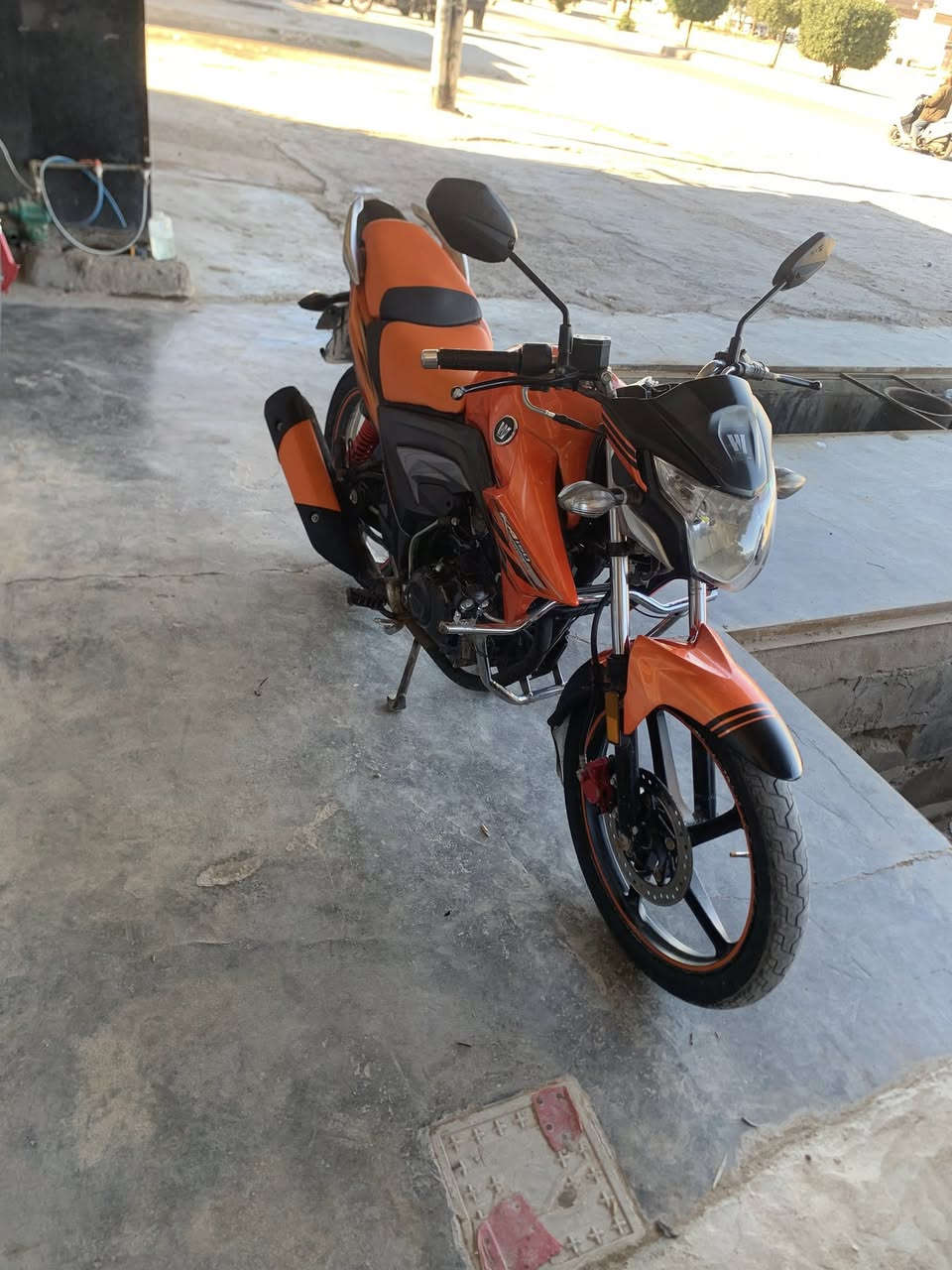 للبيع للبيع السعر ١٣ورقه
هاوجي موديل ١٩ مسجل وبسمي  لوحات مشدوده بيه 
كلش حلو ونظيف 
المكان الرمادي التاميم 
***********
