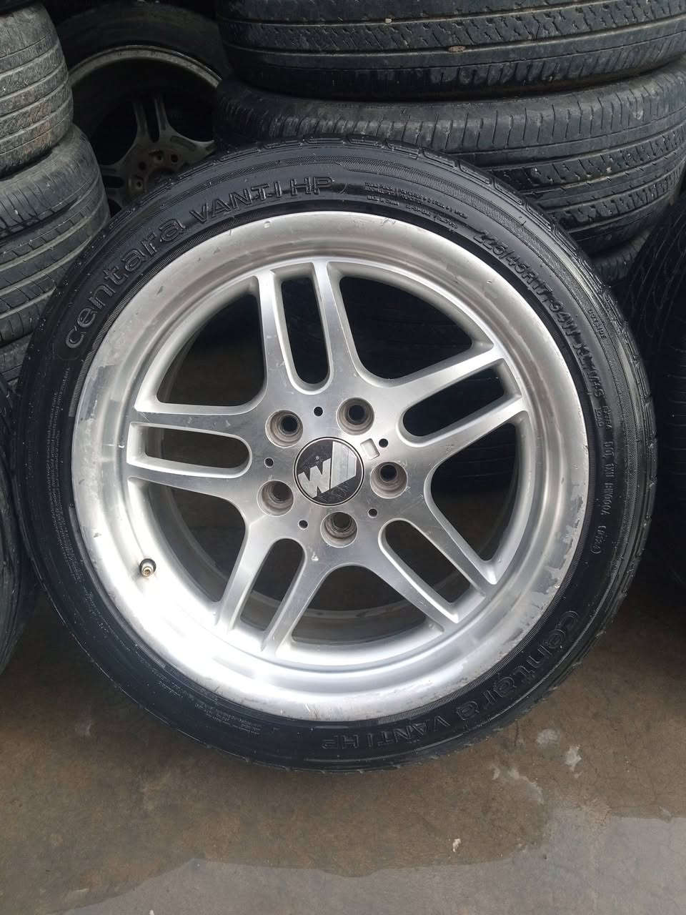 تاقم تایە ویلی  M17 دوو سایز
بەشەرتی هەموو شتێک بۆ گۆرینەوە لە سلێمانێم
***********
***********
