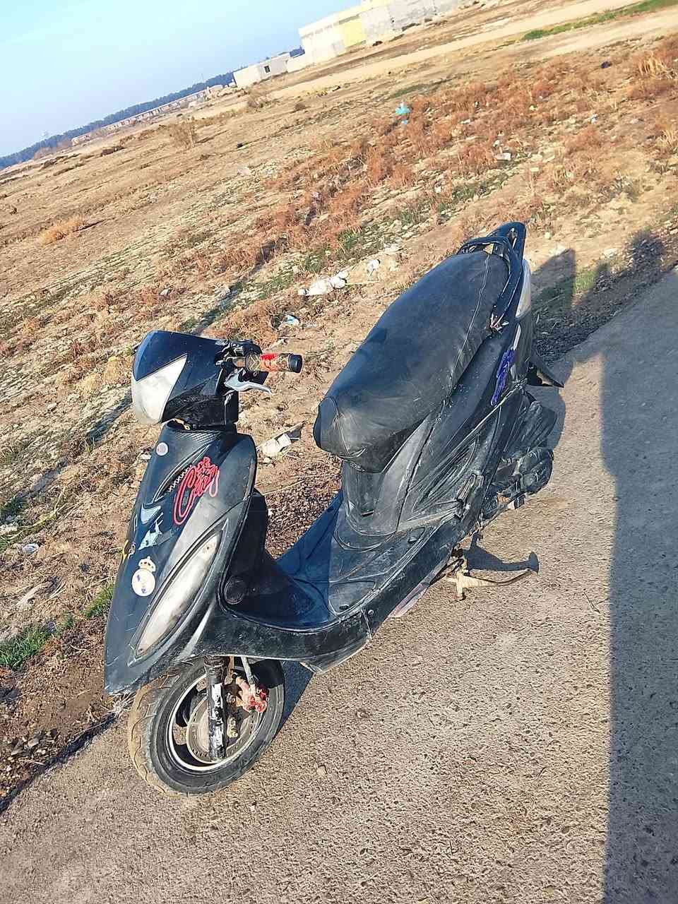 السلام عليكم
دارجه جي فور للبيع او مراوس ب ايراني 
السعر 230وبيها مجال  للشراي دراجه شغاله من كلشي كهربائيات وكامله 
شغل واطلع 
مكاني رفاعي 
رقمي *********** بي واتساب
