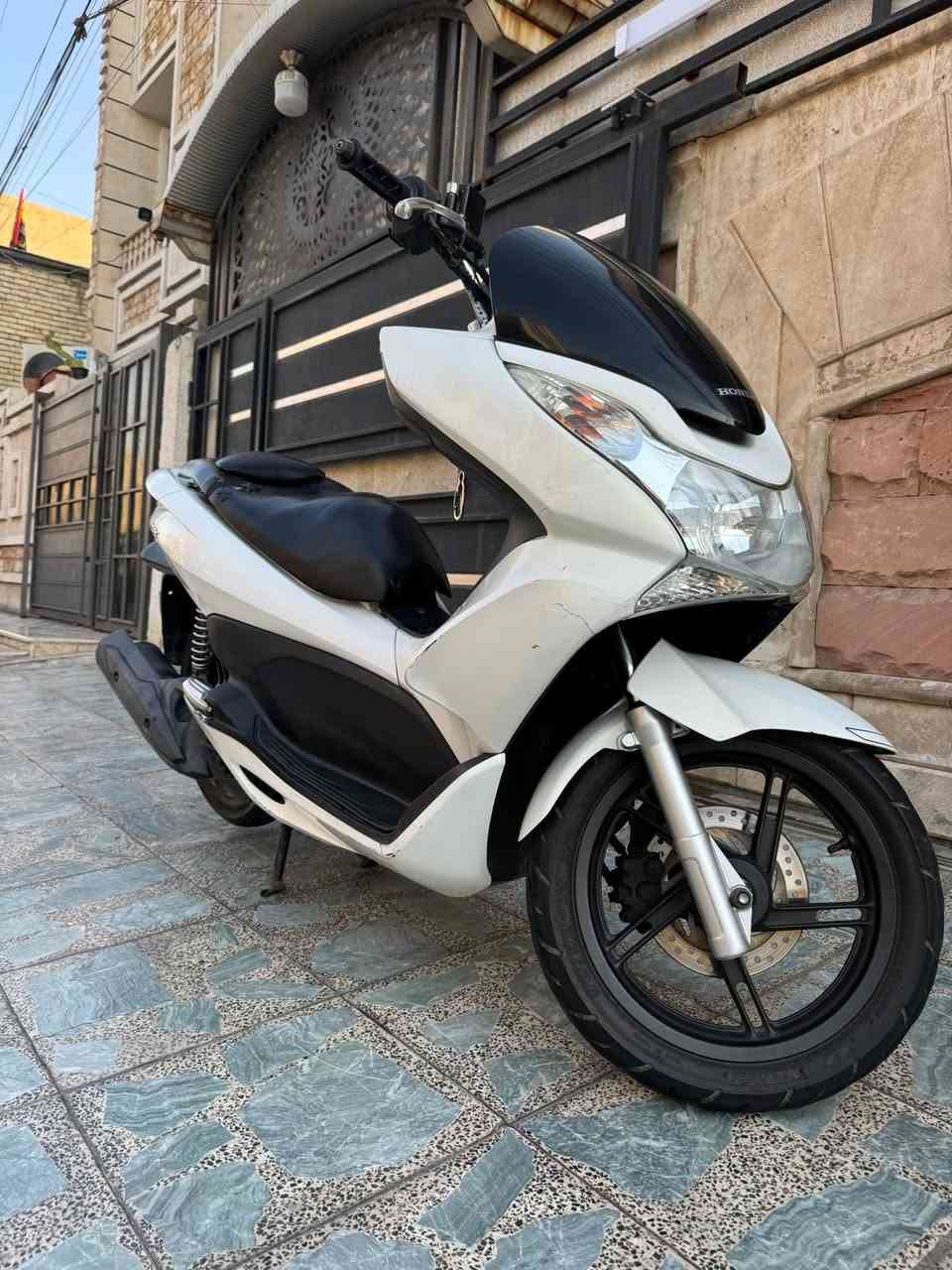 السلام عليكم دراجة pcx جيل اول ياباني للبيع 
دراجة نضيفة ومكينتهة ناعمة ممفتوح برغي بالمكينة 
مكاني بغداد حي اور 
رقمي ***********
السعر 12.5
