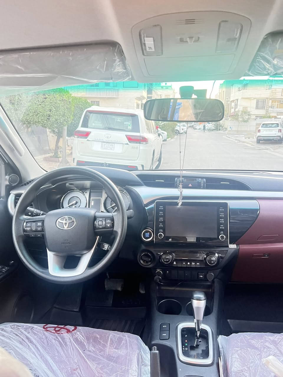 سلام عليكم 
بيكم هيلوكس للبيع موديل ٢٠٢٤
ماشيه ٢٨ الف حقيقي 
فول مواصفات اوتماتيك بصمه بنيد جكات بانزين 
مكفوله من الصبغ والبارد
السياره جديده جداً كامله مصروف عليه من كل شي مابيه اي نقص 
بيه هزه جديده يعني كامله من كل شي 
السعر ٣٢٧ وبيه مجال قليل 

الرقم ***********
