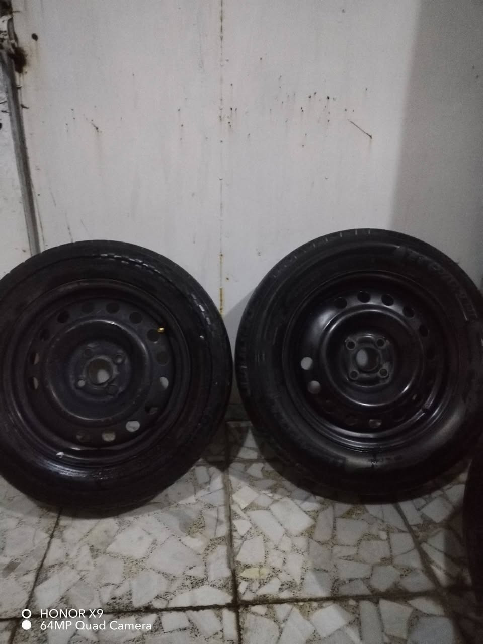 سلام عليكم اخواني من رخصة الادمنيه عندي ويل اسودحجم 15 مال كياريو الاصلي حتى الحساسات بي للبيع رايده ب125اليفيده يتصل او يراسلني مكاني الامين الثانيه ***********
