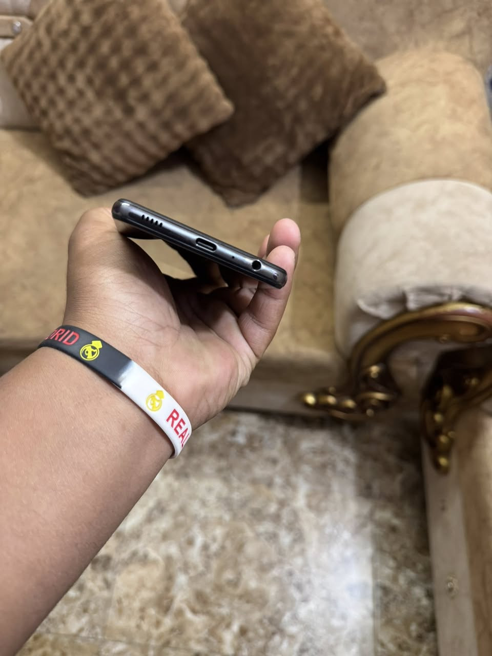 جهاز للبيع A ٥٢ نضيف كلش بدل بس شاشه فقط
للبيع ١٠٠ بي مجال
او مراوس 
***********
