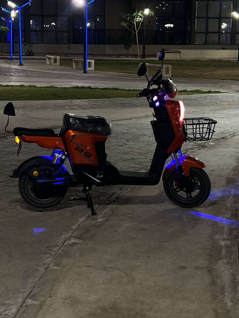 السلام عليكم دراجه للبيع R9 2026
فول مواصفات 

ملف 1500 

اربع نمر سرعتها 109 حقيقي 70 

حساس نضام سرقه تشغيل عن بعد 

نضام باركنك P  ونضام الرجوع للخلف R 

بريكات امامي + خلفي هايدروليك دهن 

دبلات امامي دهن + دبلات خلفيه غاز الاصلي من الشركه 

خمس بطاريات حجم 25 الكبير

ديل اشاره + اربع اشاير اماميه + اناره ليليه + لايتات زنون عالي ناصي 

لون مميز 

الدراجه جديده صارلها يمي سبوعين جديده بمعنا الكلمه 

وانطي بيها ضمان بل بطاريات خاف اكو ناس تكول تعبانات او منفوخات اني انطيك ضمان بل بطاريات شهر كامل وين متريد تفحص روح افحص 

السعر 600 وبيها مجال للطيبين 

الرقم *********** بي واتساب وبيكم خير وتدللون
