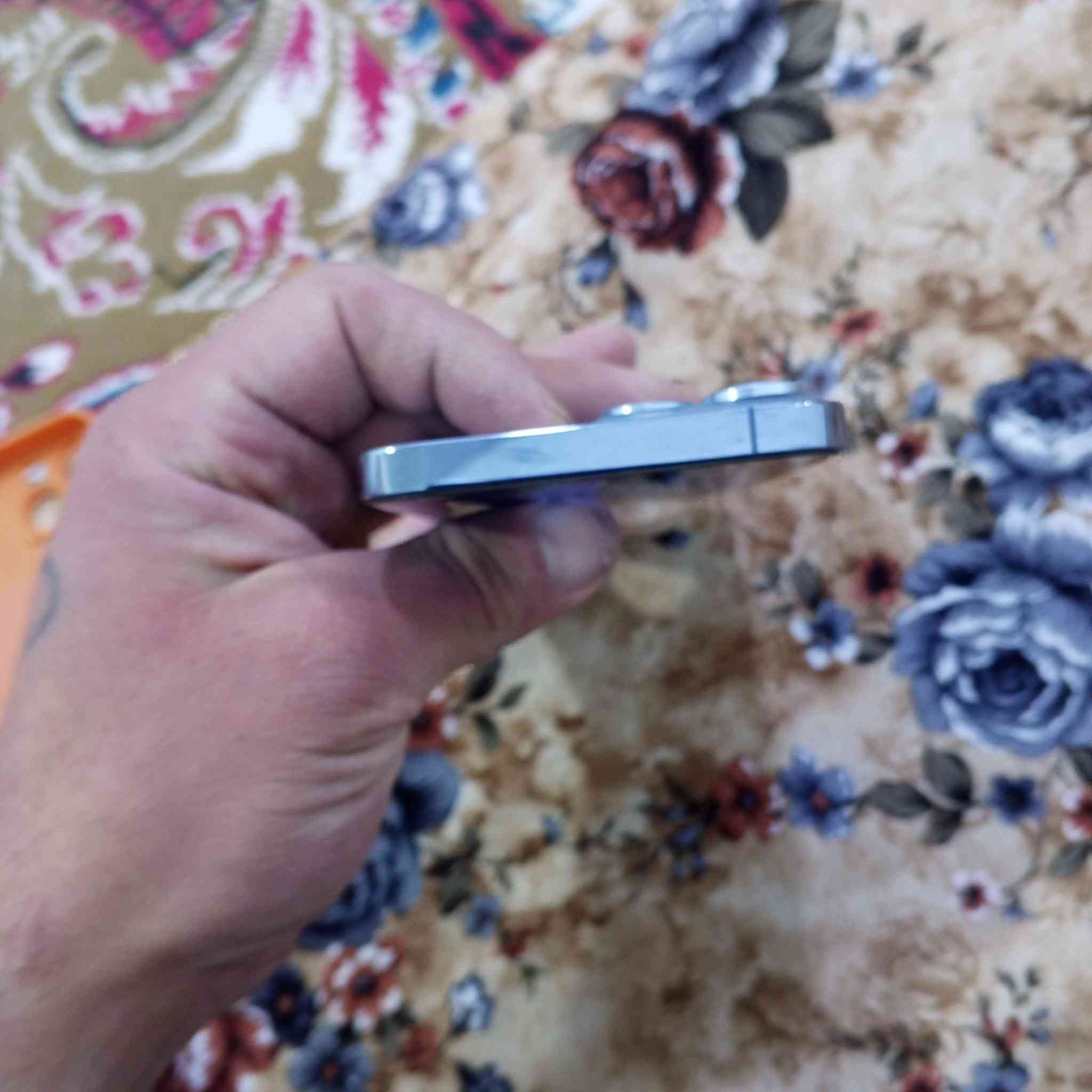 للبيع ايفون 13برو ماكس كفاله من الشخط ولفتح بطاريه 88شحنه فول يطول يوم كامل السعر 750قفل موقع بعقوبه الرحمه ***********
