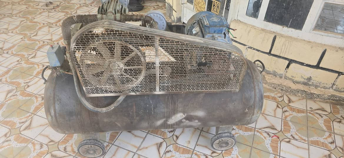 كنبريسر للبيع الشراي يجي خاص او ينتصل عله الرقم ***********العنوان حله السعر انتصل وتدلل كنبريسر كهرباء ثريفيز الماني ثقيل تاروسه ضخمه
