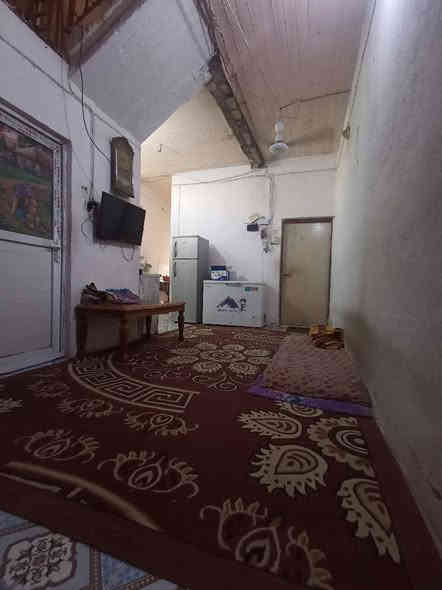 بيت ركن للبيع
‏المكان: الحلة /البكرلي
‏سند 25 
‏المساحة: 124 م²
‏البيت طابوق وصب كونكريت
‏يحتوي البيت على استقبال وغرفة نوم وصالة ومطبخ وصحيات وحديقة ومساحة كراج للسيارة.
‏الأرضية سيراميك والسطح فرشي
‏رقم التلفون: ***********
السعر: 70 مليون قابل للتفاوض، (بي مجال). حلة
