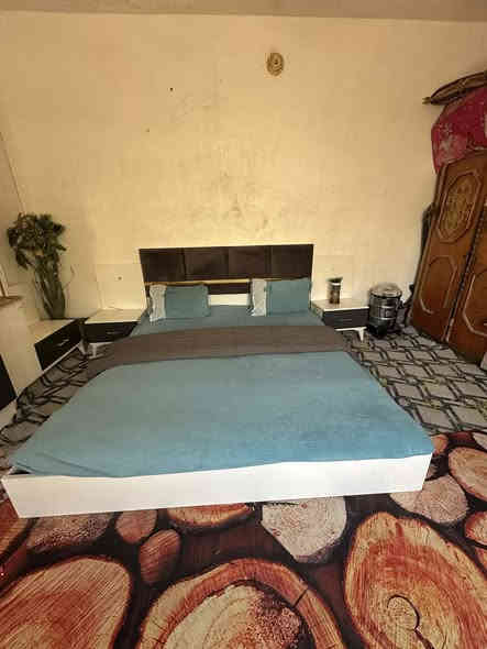 السلام عليكم عرفه تركيه للبيع السعر 200 وبيها مجال العنوان حله حي العسكري شارع 80 رقم الهاتف ***********
