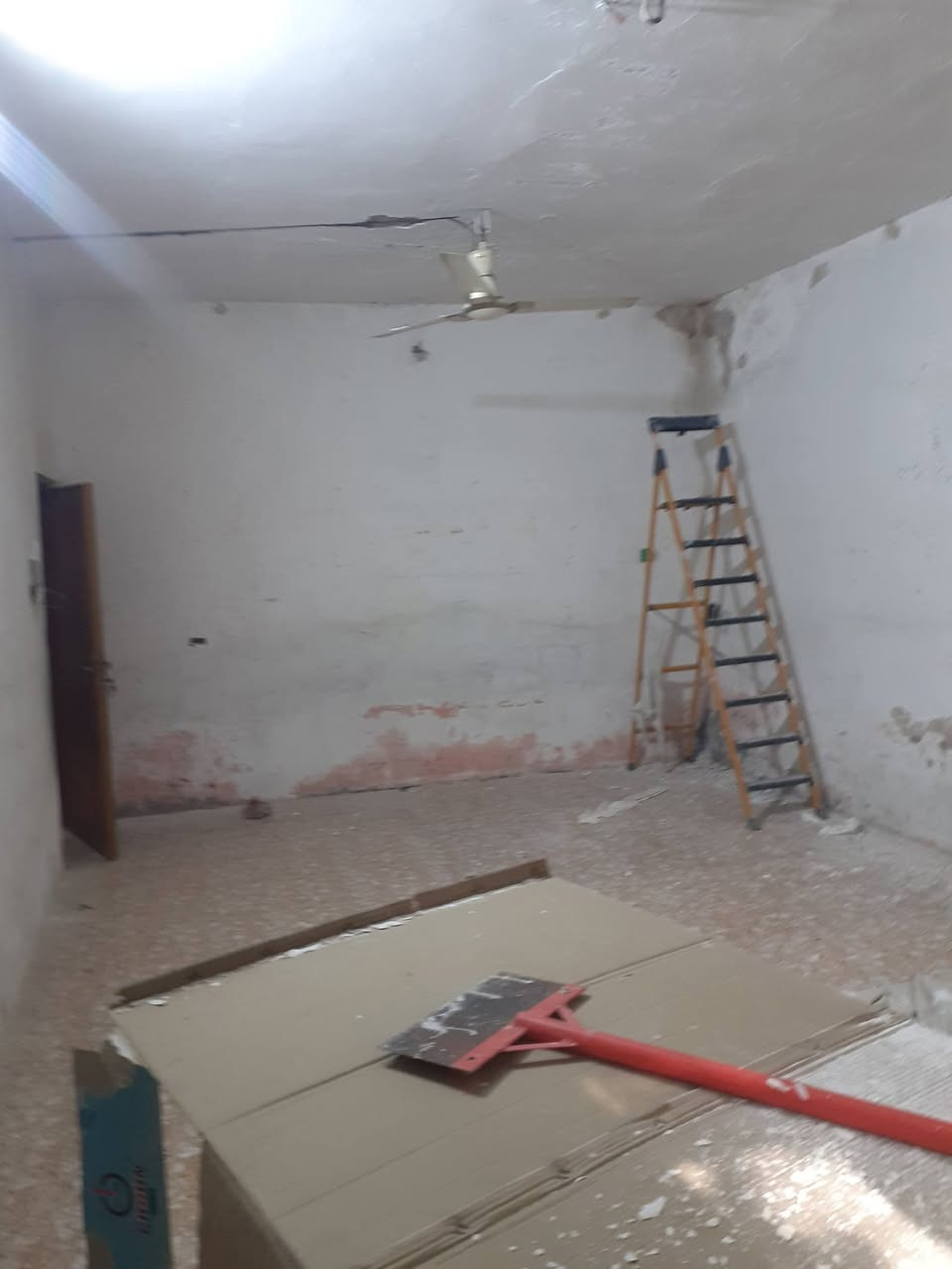 السلام عليكم صبغ طلس ترميم وبأسعار مناسبه هذا جزء من عملنه ناخذ قطعي ناخذ على متر حسب الاتفاق مكاني بعقوبه *********** والففير اله خصم
