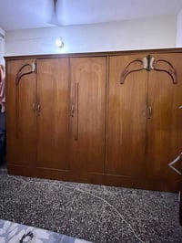 كنتور مستعمل للبيع السعر 100 الف نضيف 5 ابواب للاتصال على الرقم 077133...