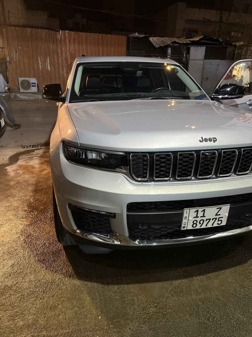 جيب ٢٣ للبيع لمتد بلاص اعله فئه من اللمتد كلين بدون حادث 
***********   مكان السياره بالعطيفيه
مواصفات
راداد ٣٦٠ درجه
٦ كامرات ٣٦٠ مع كامره داخليه لمراقبه الاطفال
كشنات كهربائيه تدفئه وتبريد 
كشنات خلفيه ملكي منفصل تدفئه
المكينه ٣٦٠٠ سته سلندر
لايت زنون
ويل حجم ٢٠ تايرات بيرلي اصلي سعر٩٠٠$
فتحه السقف بانوراما
السياره سبعه راكب وجديده بمعنى الكلمه اني مستوردها وعله ايدي من دخلت لحد هسه مابيها قطره صبغ السياره البجم مالها مفتوح ب امريكا واجتي اهنا نشدت الغراض بيها
ماشيه السياره ٢٨ و مندخلت للعراق جانت ماشيه ٢٠ الف
