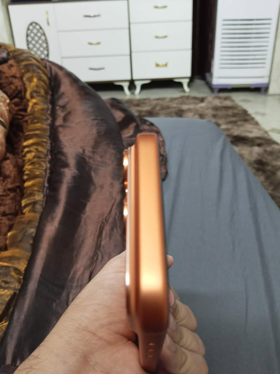 السلام عليكم ايفون 17 برو ماكس عربي شرق اوسط بطاريه 100 عدد دوراته 20 مره 2125 قفله كامل ملحقاته مكاني بغداد الغزاليه *********** فقط واتساب
