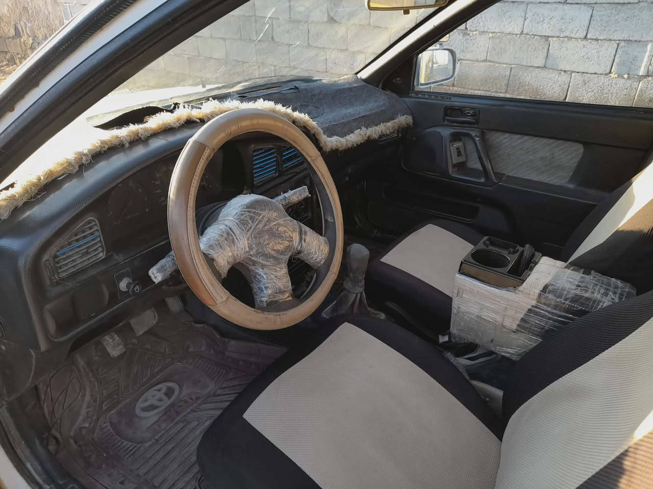 الانترا
موديل.1993
السعر السعر 28ورقه 

محرك كير نضاف خير من الله  

صدر امامي خلفي جديد 

كهربائيات شغاله  كلهاا 

مكانها. بغداد  

مامتواجد على فيس فقط اتصال 

رقم الهاتف..***********
