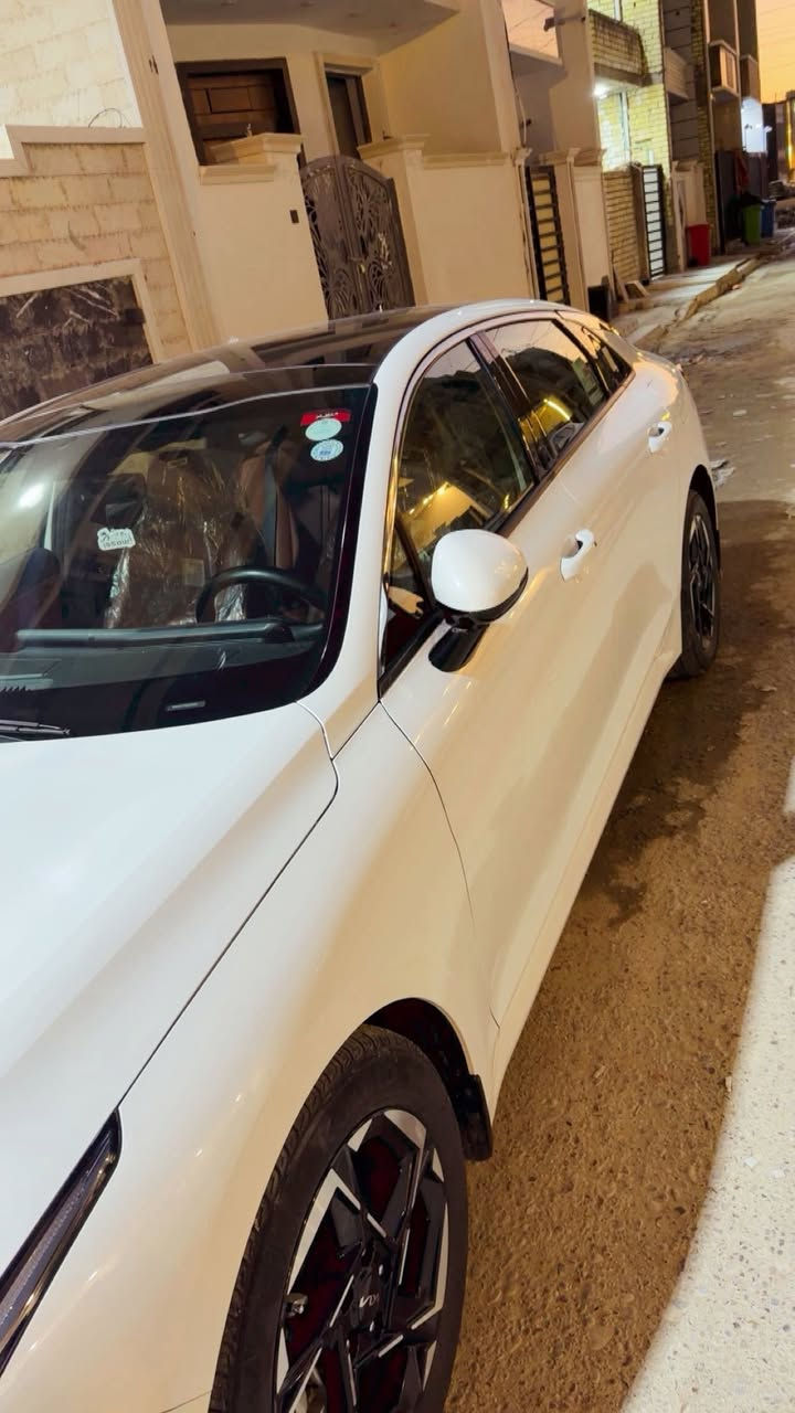 كيا كي فايف 2024  (vip مواصفات خاصه) 

قليل منها السياره كلها بيانو بلاك 

داخل جلد مشمشي مع صاج رصاصي 

اعلى فئه بشركة نيم فول 1/1 
ماشيه 57000الف كيلو  وبل ضمان 
خليجي كفاله عامه 
ضمان 5 سنوات شاشه 3 سنوات سيرفس 
سنه مجانا
محرك 2500 
مواصفات هوايه
بانوراما 
بصمه 
تشغيل عن بعد 
كشنات جلد مشمشي مميز 
كشنات كهرباء 
تدفئه تبريد بل مقاعد 
أناره داخليه لمس اوتو هولد ترحيب عن الاقتراب وعند إطفاء السياره انارة داخل يدات الأبواب الوان مع مود القيادة كامرات 5 رادارات جانبي امامي خلفي حساسات امامي خلفي شاشه تحذير عند اقتراب سياره أصوات تحذير مع تشغيل إشارة الجانبيه نقط عمياء تحذير تصادم عند فتح الباب توقف ذاتي مرايه قلاب فتح الصندوق عند الاقتراب صندوق كهرباء شفط كشنات حار بارد تشغيل عن بعد اطفاء عن بعد فتح وغلق الجام عن بعد مرايه وسطيه تعتيم مقاعد خزن كهرباء قفل الجام والأبواب من الداخل لسلامة الأطفال وبعد بيها 
السعر. 230$ وبيه مجال قليل بيع مستعجل 
مكان السياره بغداد الدوره ***********
