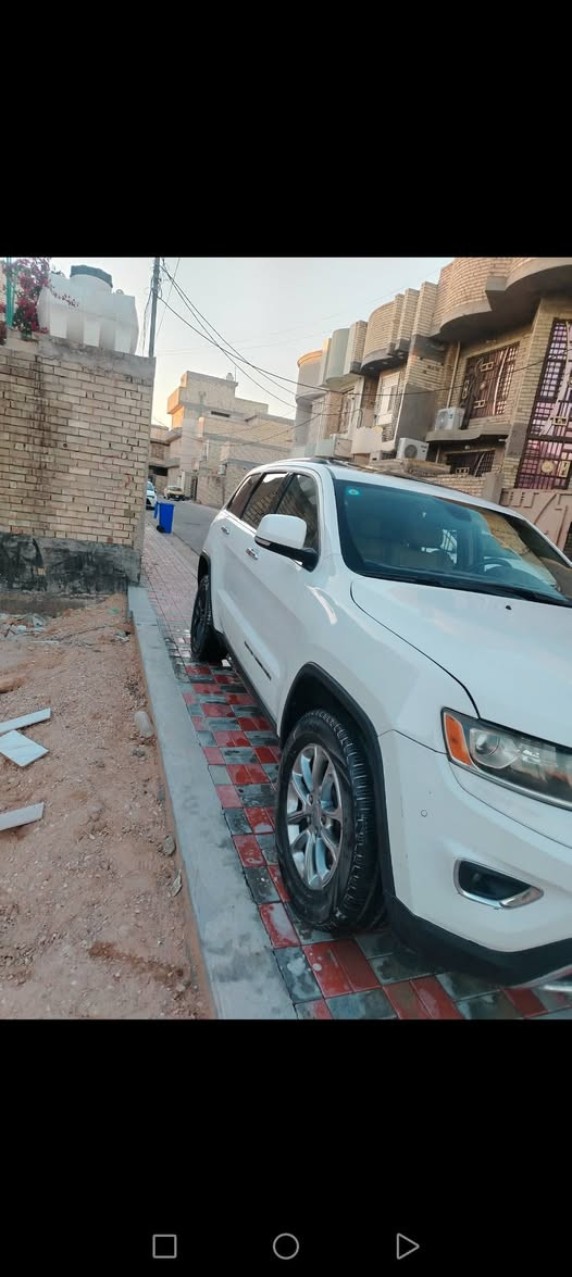 السلام عليكم
سياره جيب شيروكي 
موديل 2014
محرك وكير نضيفات مكفولات 
فور ويل 4X4
شاشه جبير 
تحكم ستيرت 
فتحه 
ومعروفه مواصفاته بعد 
مكان كربلاء 
السعر 167 وبيه مجال 
الاستفسار الاتصال //***********
***********

