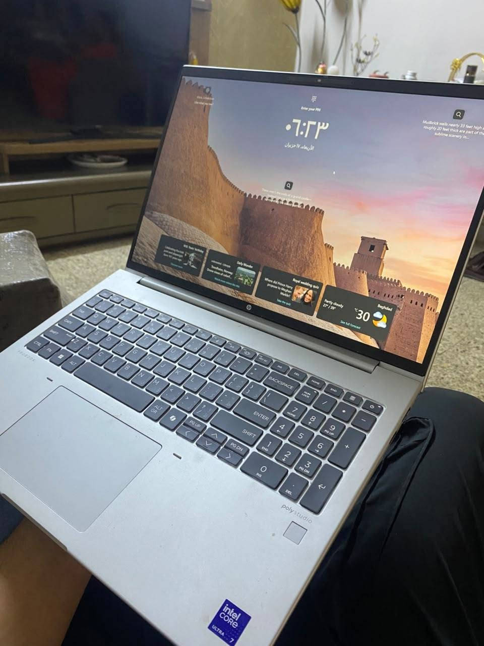 للبيع: لابتوب HP ProBook 460 G11
للبيع: لابتوب HP ProBook 460 G11 بحالة ممتازة جداً (شبه جديد) جيل حديث
العنوان المقترح: لابتوب HP ProBook 460 16-inch G11 - معالج Ultra 7 قوي جداً للعمل والدراسة والتصميم.
المواصفات الفنية بالتفصيل:
 🔹 الموديل: HP ProBook 460 16 inch G11 Notebook PC
 🔹 المعالج (Processor): Intel® Core™ Ultra 7 155U (سرعة تصل إلى 1.70 GHz وتصل لأعلى مع التوربو) - معالج ذكي قوي واقتصادي جداً في استهلاك البطارية.
 🔹 الذاكرة العشوائية (RAM): 16.0 GB بسرعة فائقة جداً (5600 MT/s).
 🔹 الهارد (Storage): SSD بمساحة 477 GB (سريع جداً في الإقلاع وفتح البرامج).
 🔹 الشاشة: بحجم 16 بوصة بدقة ممتازة، حواف نحيفة (تصميم عصري ومريح للعين).
 🔹 كارت الشاشة (Graphics): Intel® Graphics.
 🔹 الصوت: نظام صوتي مميز واحترافي من poly studio.
مميزات إضافية في الجهاز:
 تحتوي لوحة المفاتيح على أرقام جانبية كاملة (NumPad) مناسبة جداً لأصحاب المحاسبة والهندسة والكتابة.
 يحتوي على مستشعر بصمة إصبع لفتح الجهاز بأمان وسرعة.
 نظام التشغيل: Windows 11 الأصلي مفعل وجاهز.
 تصميم خارجي أنيق جداً باللون الفضي المعدني، خفيف الوزن بالنسبة لحجمه.
حالة الجهاز:
 نظيف جداً وبحالة ممتازة (شبه جديد) والـصـور تـوضـح نـظـافـة الـبـودي والـشـاشـة.
📍 الموقع: بغداد
💵 السعر: 1100000 دينار


**إذا كنت صاحب هذا الإعلان وتريد حذفه لأي سبب، رجاءا أرسل رسالة إلى الدعم الفني**