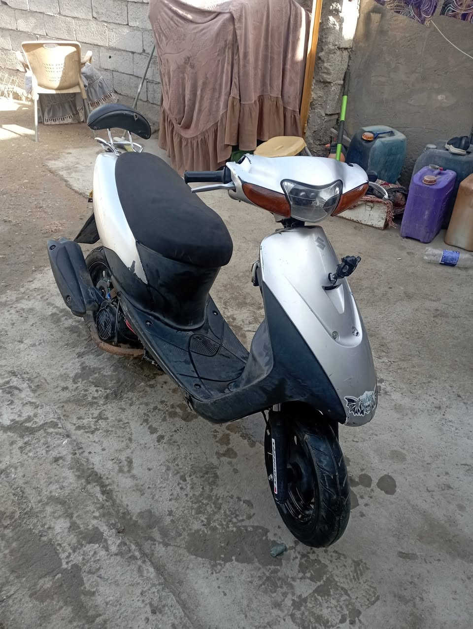 لسلام عليكم دراجة ساسوكي خفاش للبيع بيها مكينة مال 120 درجة كاملة كلشي شغال شلعة ومعدل شك الكاع كهربائيات كلها شغالة سعر 200 مكان بغداد جسر ديالى القديم وهذا رقمي ***********
