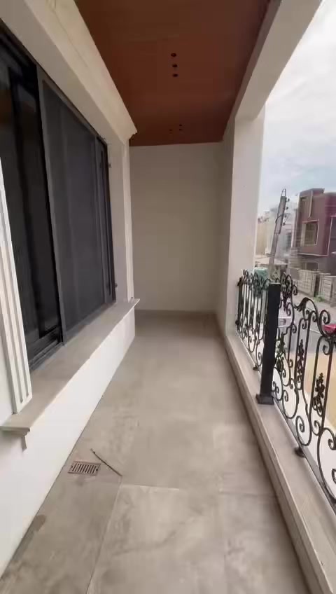 🔷 للإيجار – مشتمل طابق أول في المنصور / حي المتنبي 🔷
فرصة مميزة للسكن الراقي في أحد أفضل وأهدأ مناطق المنصور ✨
مشتمل بناء حديث بمواصفات ممتازة وموقع استراتيجي قريب من جميع الخدمات.

📐 المساحة: 280 متر
🏢 الطابق: الأول
🚪 مدخلين مستقلين

🔹 يتكون من:
 • صالة كبيرة وواسعة
 • مطبخ مجهز بالكامل
 • 3 غرف نوم (إحداها ماستر)
 • 3 خدمات صحية
 • سبالت عدد (6)
 • تصميم عصري وتشطيبات حديثة

✔️ مناسب للعوائل الباحثة عن الراحة والمساحة الواسعة
✔️ موقع ممتاز وقريب من الأسواق والخدمات

📞 للاستفسار والتفاصيل أكثروتساب :***********
