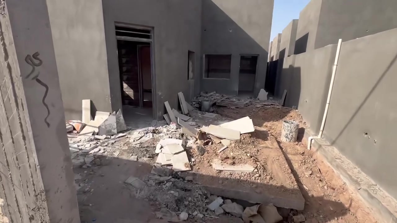 التصوير فقط لتوضيح الخريطة 
دار للبيع في قرية السلام النموذجيه في المناذره 
البناء طابوق 🧱 موقع مميز ع حديقه
المساحه 200متر
غرفتين
صاله
استقبال
مطبخ
تفاصيل اكثر خاص او اتصل واتساب ***********
