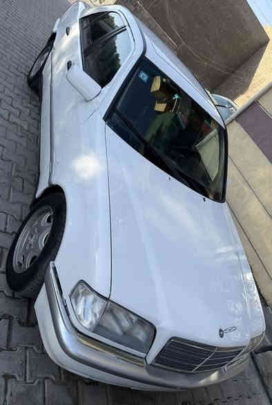 للبيع فقط بدون مراوس بدون قسط 
مرسيدس C 230 موديل 1995 
بدون ضربه صبغ حزام فقط محرك وكير بلاديات خراطيم 4 سلندر تبريد حداديته كهربائيات كله جاهزه داخل جلد نظيف 
رقم بغداد مشروع وطني تحويل مباشر 
مكانه بغداد الاعظميه والسعر 50 ورقه وبيه مجال بسيط اب استفسار فقط الاتصال ***********

