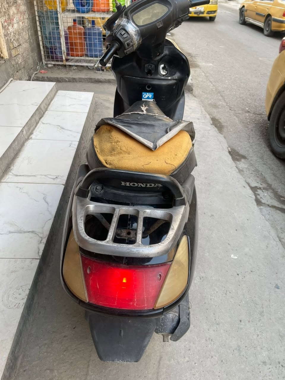 السلام عليكم سبيسي ياباني ١٠٠ دراجة نص نكرة ونظيفة لا غاسلها ولا ابد لايت ابيض كهربائيات كاملة عوزها فقط يتبدل وهاهية مكاني اعظمية السعر ٥٢٥ للاتصال ***********
