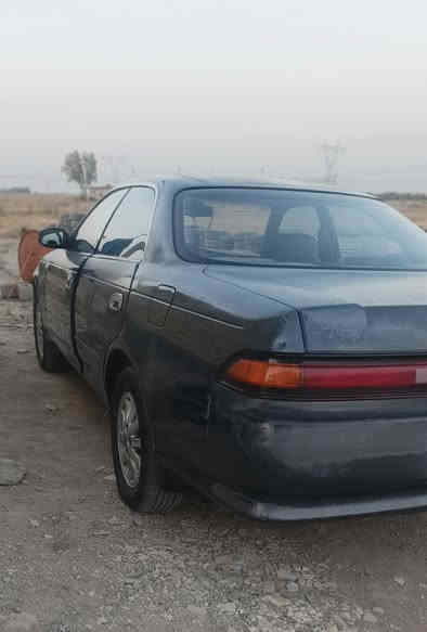 سياره مارك للبيع موديل 2000 لون رصاصي رقم نكليزي مكفولة من ضربة وكص ونقل جثه وصبغ فقط مجورده محرك ديلكو 2500 كير جديد حداديه توني مسويها تبريد شغال راعيها يمي يريد تحويل محورها فانات وإذ تريد ترجعها موجودات غراضها يمي العنوان البصرة القرنه رقم *********** سعر 60 وبيها مجال
