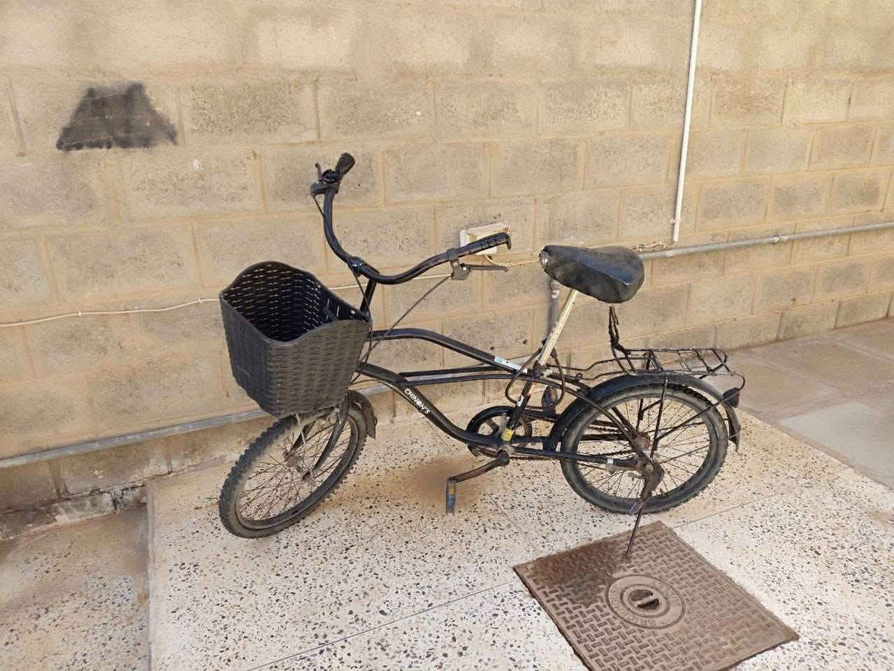 #للبيع بايسكل حجم 20
بايسكل نظيف وجاهز

السعر : 45وبيه مجال

العنوان : القائم العبيدي

***********
