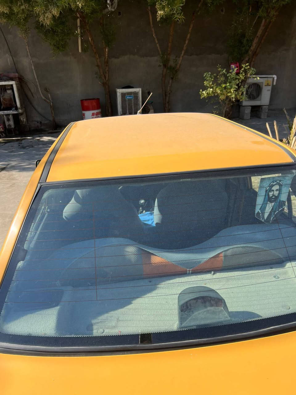 السلام عليكم
سايبه البيع موديل  2016

رقم بغداد

سياره بس بيه خيط بخار 

صبغ جاملغ 

غيره مكفوله عام 

ما بيه اي نقص 

سياره خير من الله جاهزه من كلشي 
سعره 37

عنوان بغداد بسمايه جديده 

رقم هاتم ***********
