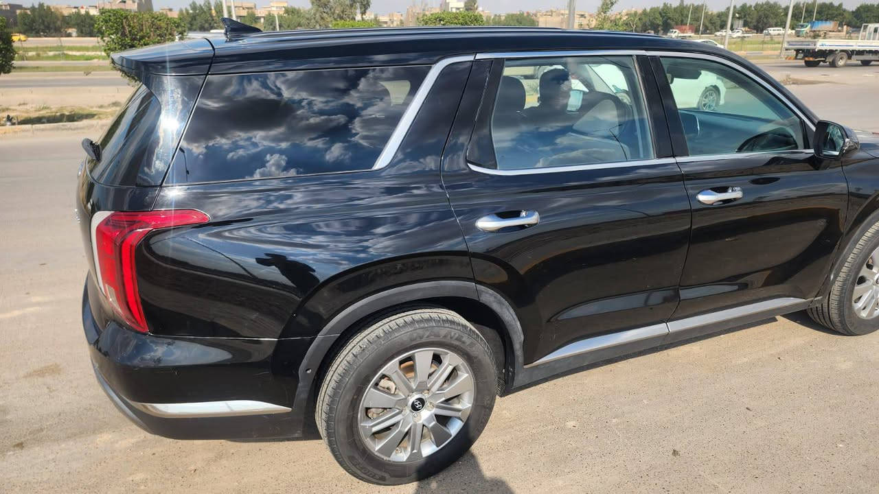 السلام عليكم 
فخر الصناعة الكوريه 
هيونداي بليسايد موديل 2023 وارد أمريكي الضرر خفيف البجم كبس البجم مكفول بدون اي ضربه 
السياره اني مستوردة ومصلحه
والباب نفسيته تصلح وصور التصليح في المنشور وتصليح درجه أولى 
مواصفات 
1 محرك 6 سلندر 3800
2 عدد الركاب 7 راكب
3 تبريد 3 قطع
4 رادار أمامي + رادار خلفي
حساسات اماميه خلفيه 
5 اشاير بل مري + رادار تنبيه بل مري
6 قياده ذاتيه +تحديد مسار + مثبت سرعه
7 ماشيه 48600 
بعد بيه هواي مواصفات 
السياره رقم بغداد تحويل ثاني يوم 
عنوان السياره بغداد الجديدة الأمين 
السعر 310 ورقه وبيه مجال 
***********
***********
متوفر واتساب واتصال
