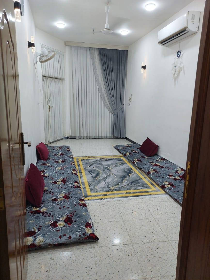 للبيع 《فرصه سكنيه استثماريه 》
السلام عليكم  
تم توفير بيت   طابو  صرف 
المساحه      :  125متر 
واجهيه.      :  7.5 متر 
صنف العقار : طابو صرف 
الخدمات.    : خدمات كامله   《 ماء وكهرباء  تبليط  》
المحتويات  : غرفه طابق ارضي + غرفتين طابق اول +استقبال +هول + مجمع صحيات عدد ٣
#الموقع. .  : بابل / سيف سعد/فرع مدرسه الشهيد نزهان الجبوري.
#ملاحظه.  : مطلوب اسكان 40 مليون ينزل من السعر 
#السعر.      : 160مليون .
#ملاحظه.  : خدمات متوفره ماء كهرباء تبليط   (الشراي الحقيقي اتصل وبخدمتك)
للاستفسار الاتصال على الرقم التالي:
*********** اتصال + واتساب
 #بابل_الحله_ورديه_خارج
