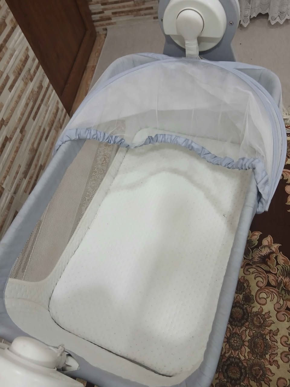 جۆلانێی خەوی مناڵ تەختەیە و زۆر تۆکمەیە ، ڕائەژەندرێ و سابتیش ئەکرێت ، دۆشەکی خۆی تیایە و پەردە مێشولەی پێوەیە و ژێری پێوەیە بۆشت هەڵگرتن 
زۆر کەشخە و قایم و تۆکمەیە 
سعریشی زۆر گونجاوە قفڵی 35 هەزارە
سلێمانی ، گەیاندن هەیە*********** السليمانية, العراق
