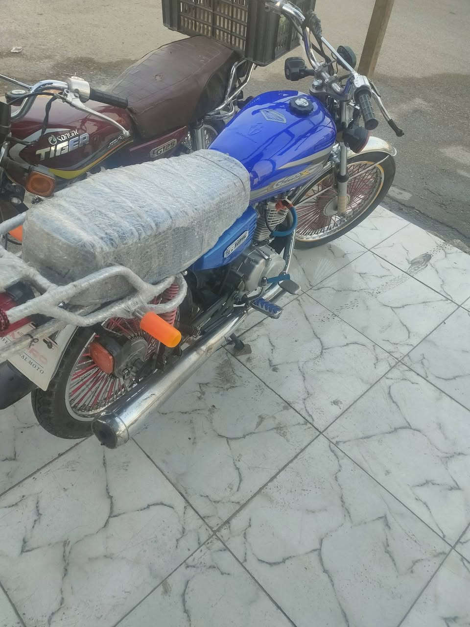 عدي هاي الدرجه البيع موديل 19 نامه برو سعر 350الف وبيه مجال كله نضيفه بس دشبوا وليت ما بيه رقم ***********وتساب مجود بس
