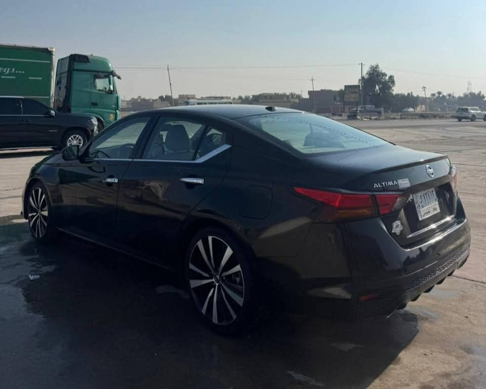 السلام عليكم 
التيما 2020 بلاتينيوم 
فول للاخير اعلى فئة بالالتيما 
بصمة 
شاشة كبيرة
٤ كامرات 
فتحة 
رادار امامي 
تحديد مسار
رادار جانبي 
حساس خلفي 
توقف ذاتي امامي وخلفي 
مري قلابة عند الرجوع للخف 
كشنات جلد 
تدفئة بالكشنات
تدفئة بالستيرن
كشنات خزن ميموري L1,L2 
ماشيه ٤٣ الف ميل 
حادثها جاملغ وبنيد 
رقم بغداد تحويل ثاني يوم 
سيارة جديده جدا سعرها مناسب بلعافيه ع الياخذها 
مكان السيارة بغداد
للإستفسار ***********
