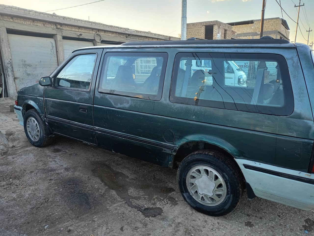 للبيع كلايزر موديل 94 
مكينة 3300 حاوية گير شلعة حلوة بلادية لا ضربة ولا صبغ تخم تاير حدادية تحتاج بس دبلات امامية غرفة نظيفة
رقم ديالى مشروع وطني 
ب35 وبيها مجال الشراي يتصل 
*********** 
العنوان بابل قضاء الهاشمية
