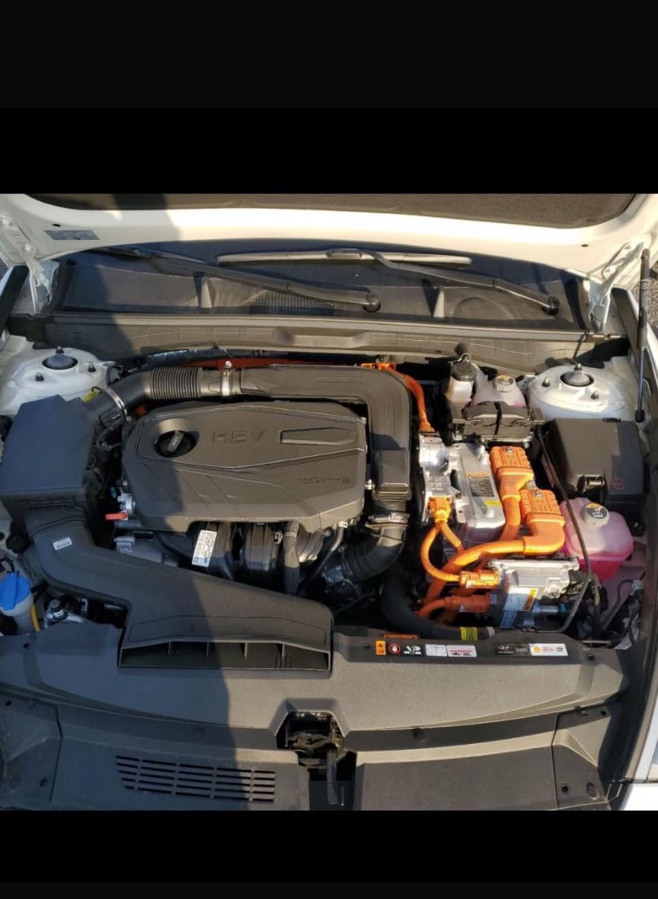 سوناتا هايبرد موديل 23 SEL
السياره حادث خلفي تبديل قبق صندوق اصلي 
ماشيه 11 الف وجديده بشكل ماناقصه اي شي 
***********
***********
