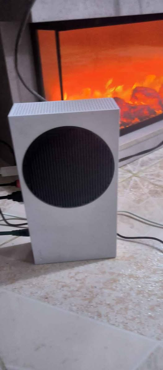 Xbox series s ذاكرة 512 
نظافة شبه جديد 
جوستكين واحد الاصلي والثاني كيم سير اصلي 
بي اشتراك كيم باس التمت 14 شهر 
السعر 475
مكاني صلاح الدين بلد 
رقم الهاتف *********** بلاد, صلاح الدين
