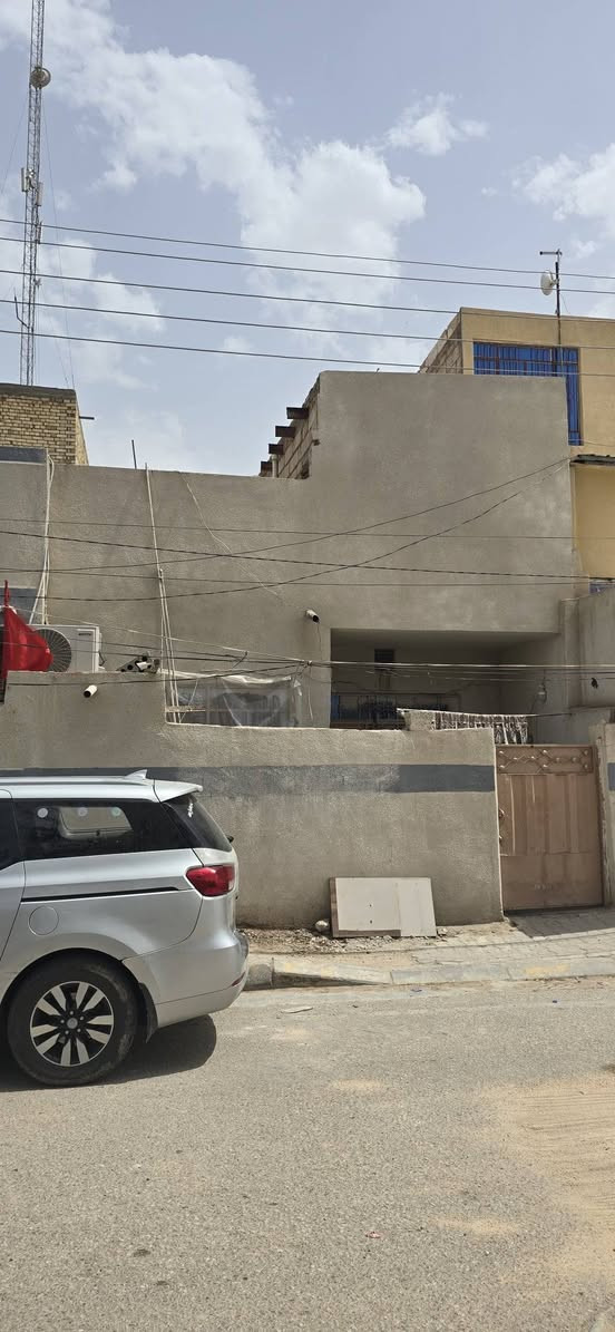 ٢٠٠مترللبيع بيتين بسندواحدحي العامل المنطقه السابعه طابوصرف الاول طابقين كامل والثاني طابق ونص للبيع ***********
